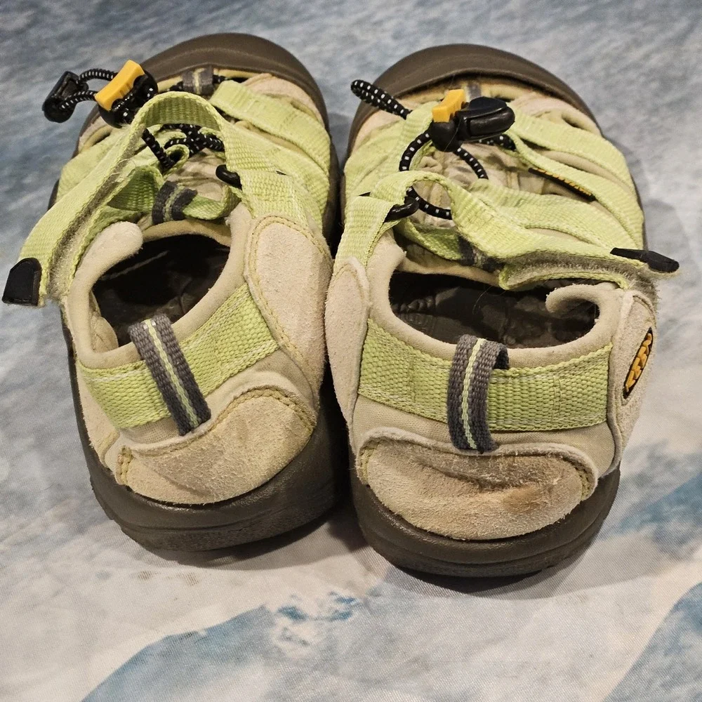 KEEN‎ Kids Size 3 Waterproof Sport Sandals Closed Toe Hiking Trail Shoes Green